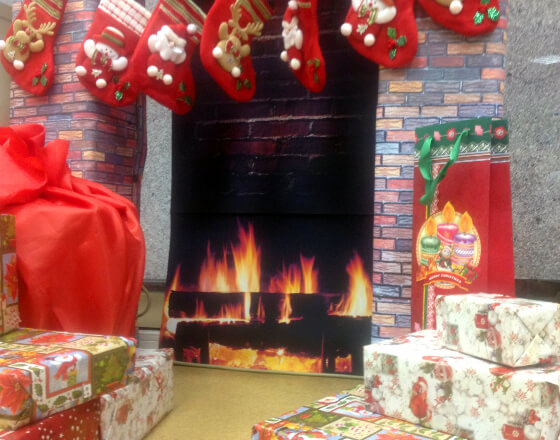 ukrashenie-k-novomu-godu-kamin
